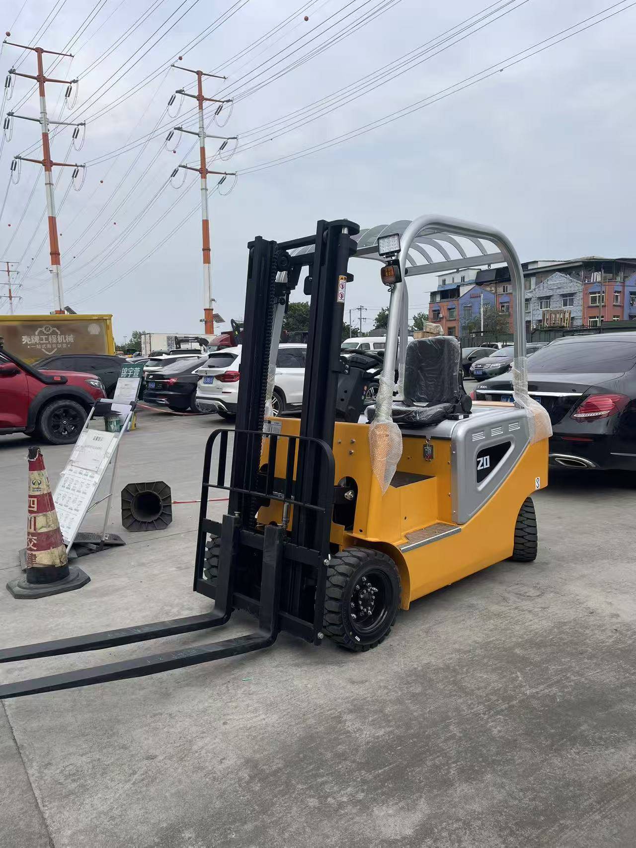 电动叉车