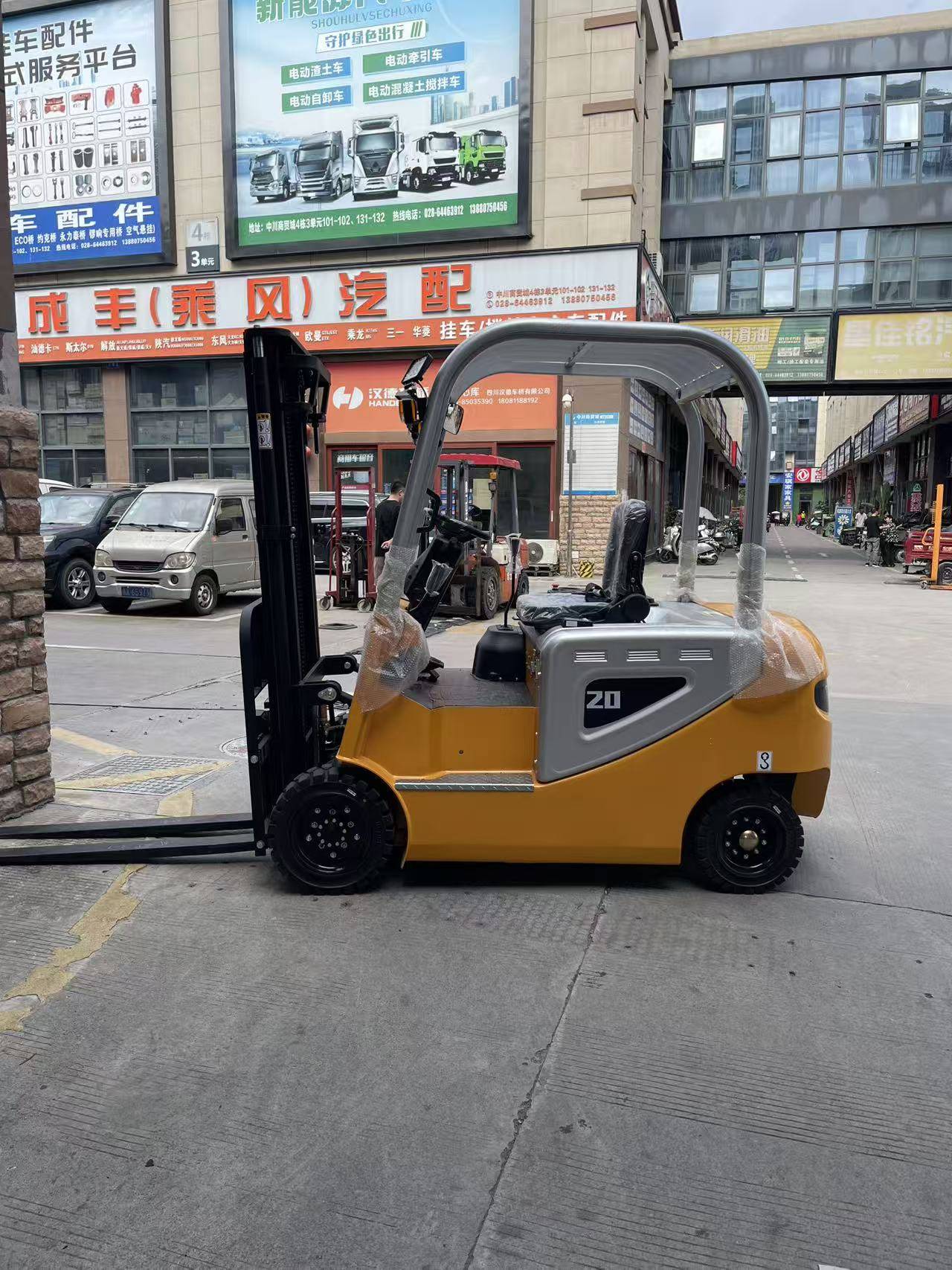 电动叉车