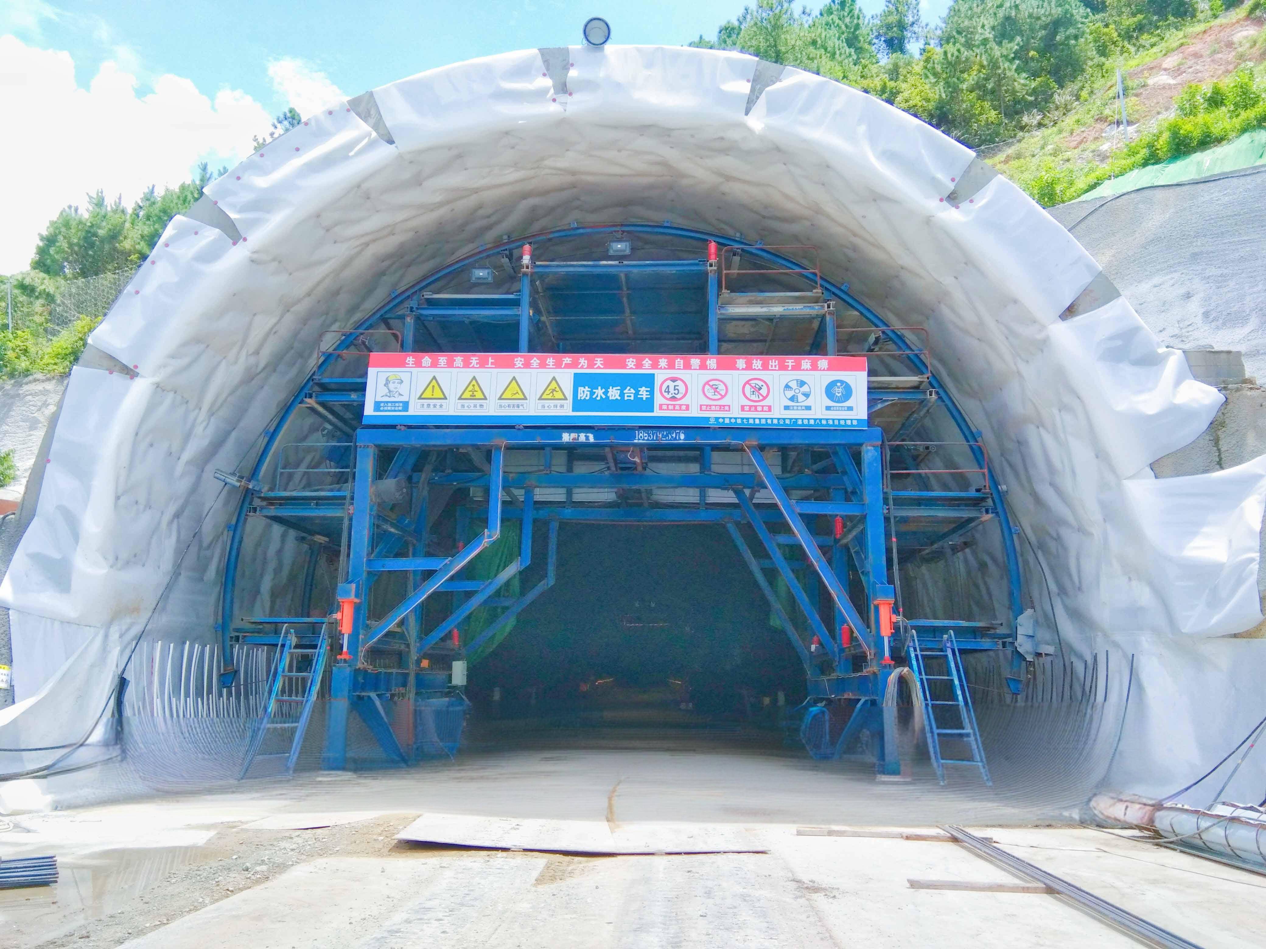 新都区清垣建材模板制造厂厂区及产品