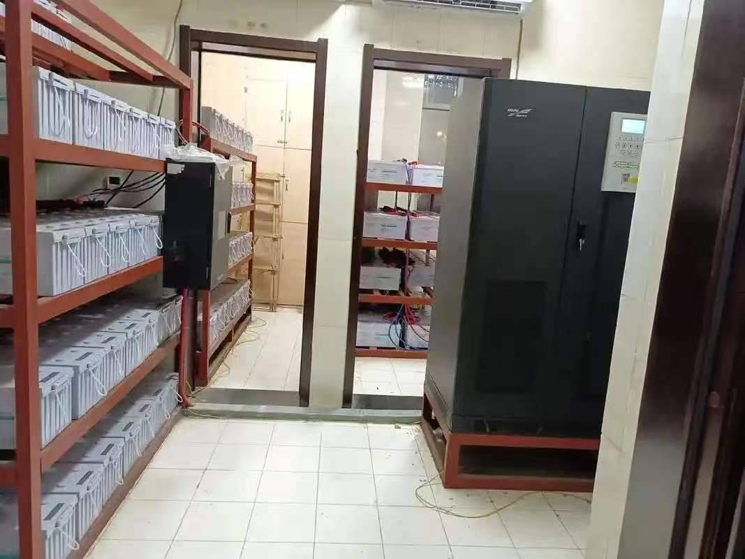 移动UPS电源