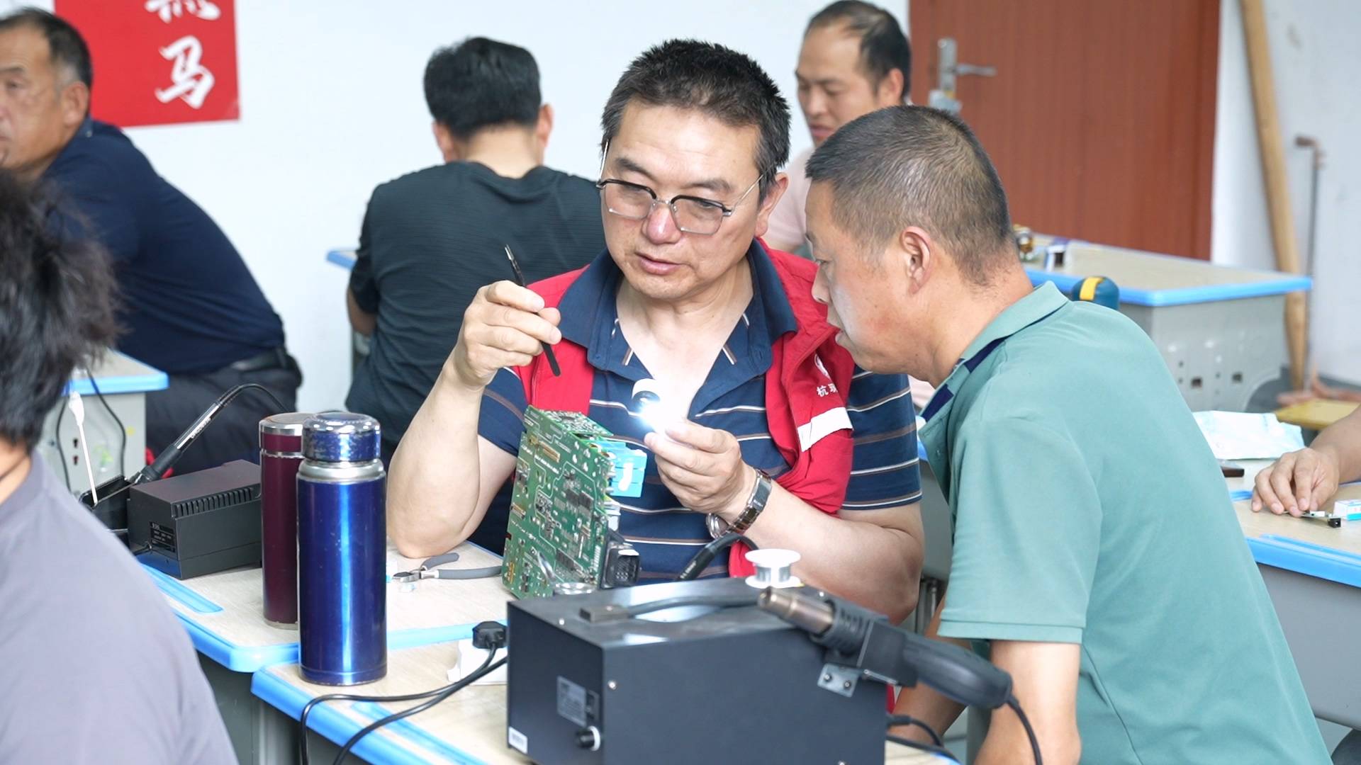 杭现新能源三电技术培训学校实训车间