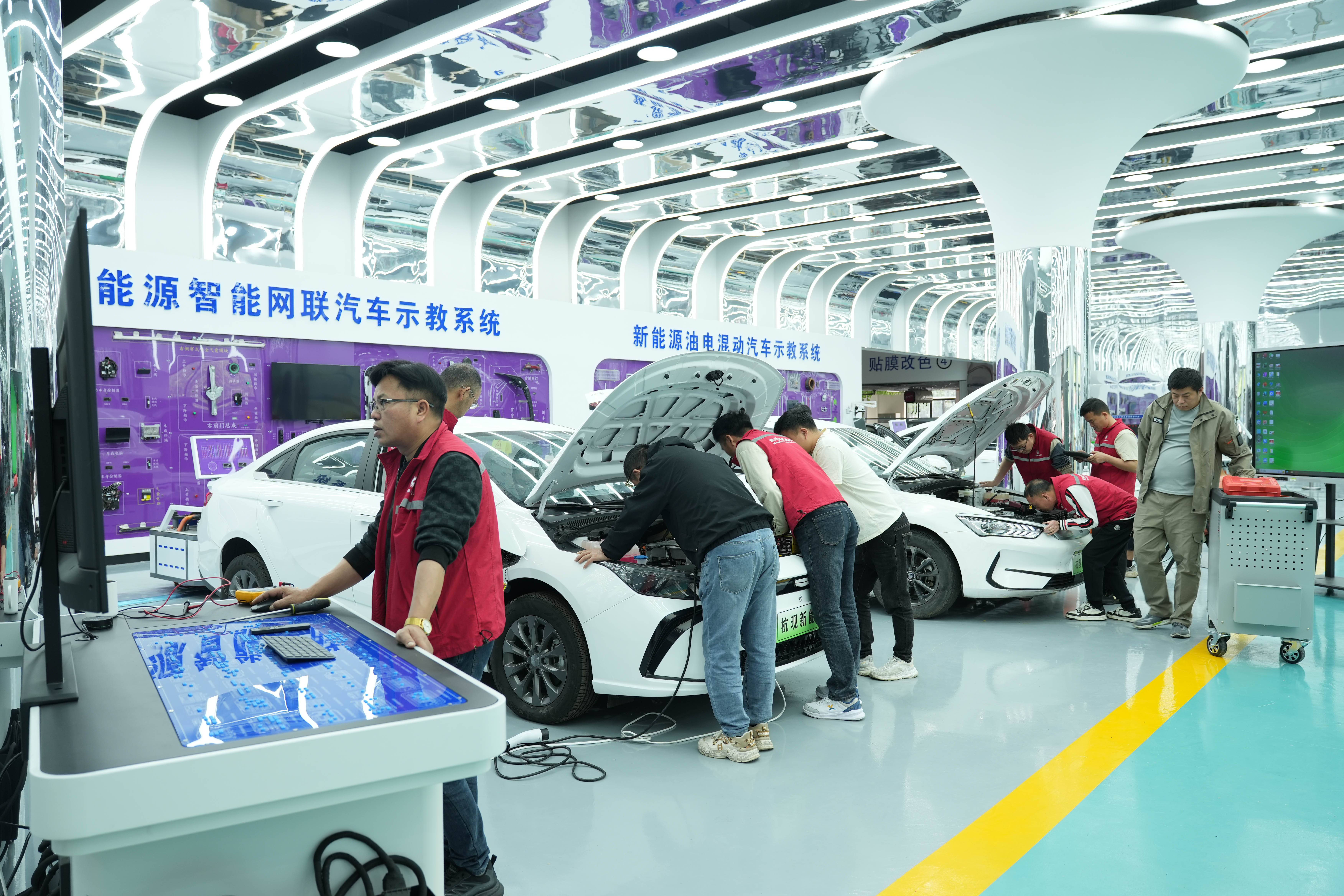 杭现新能源三电技术培训学校实训场景