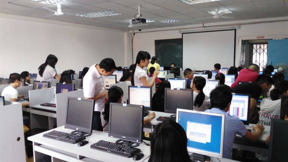 成都科技职业培训学校