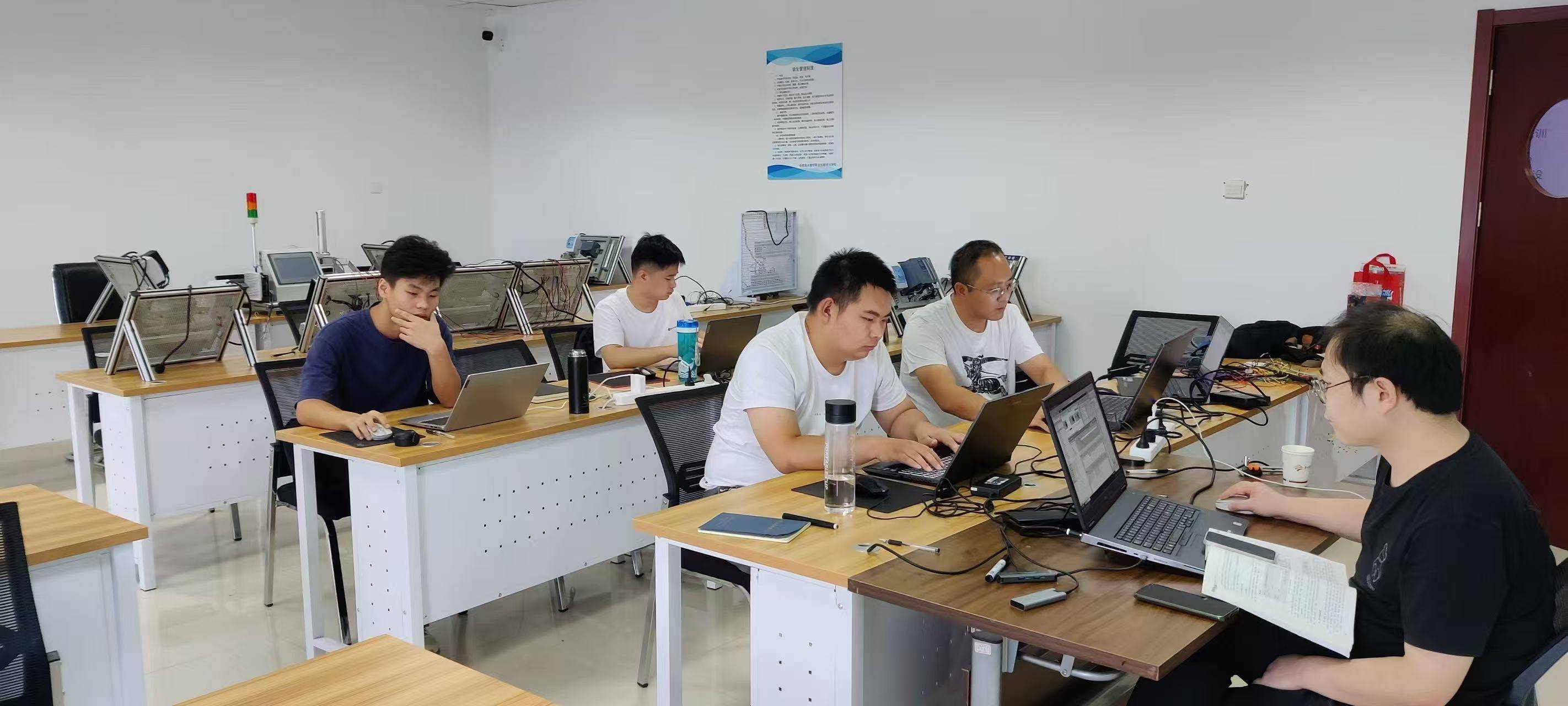 成都科技职业培训学校实景