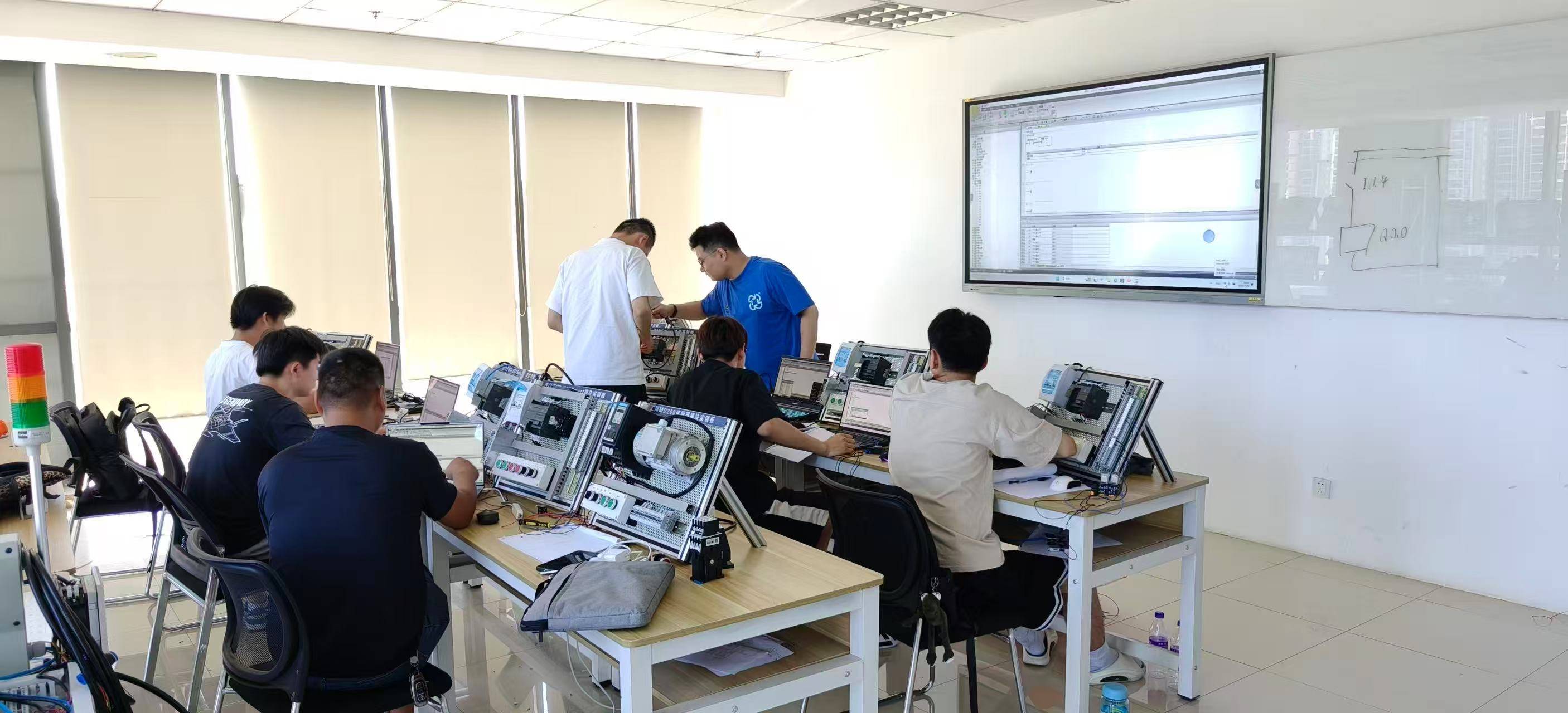 成都科技职业培训学校