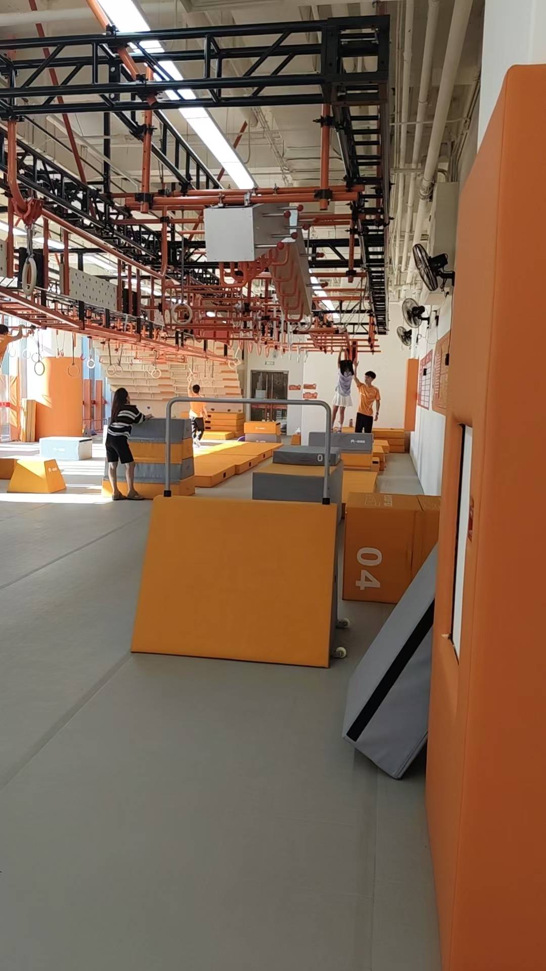 沧州脉动体育器材有限公司生产车间与产品展示