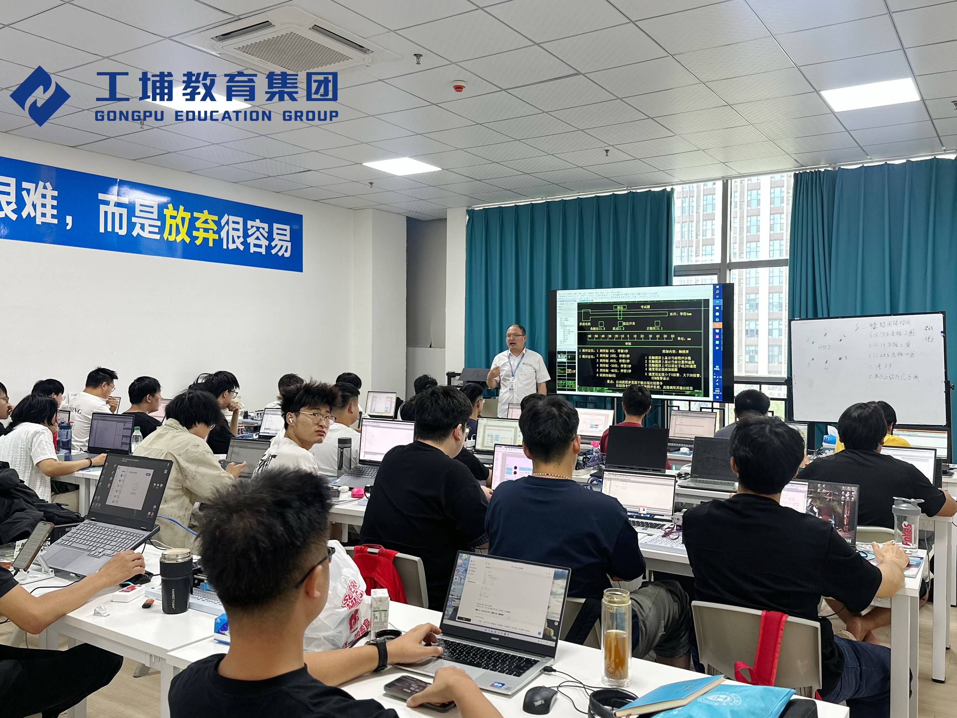 2026年CNC与PLC培训深度解析：郑州工埔教育如何助零基础学员高效入行？2026-09-20 09:38:11