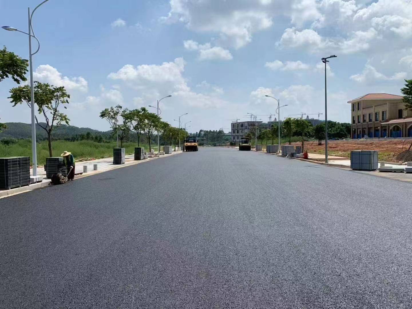 河南产业园沥青道路施工项目