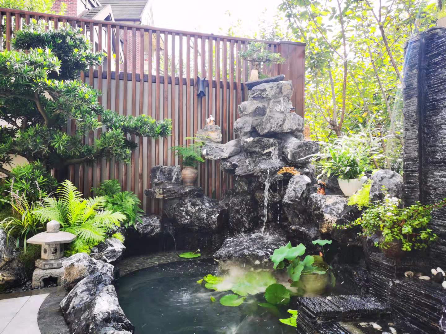 凤起朝鸣庭院水景设计