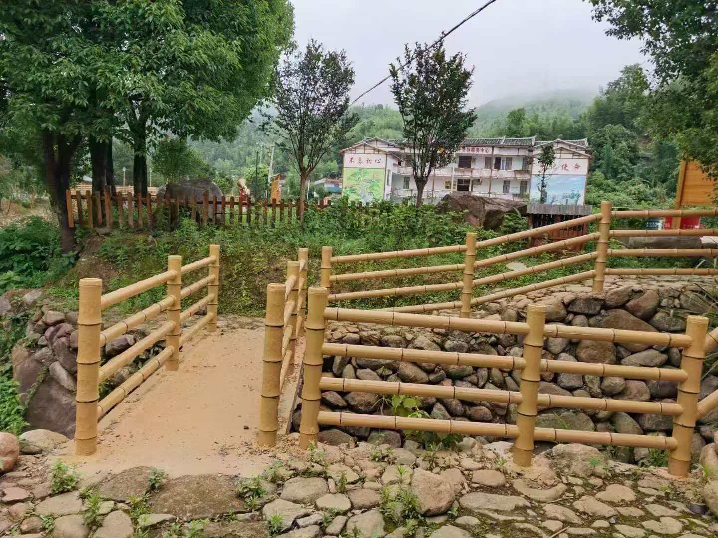 成都公园仿木护栏项目