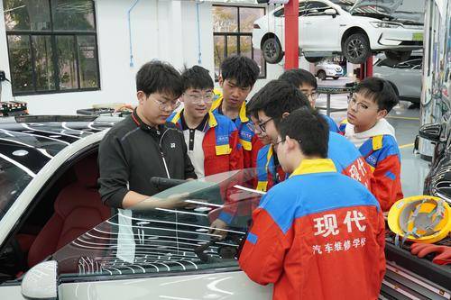 现代技工学校