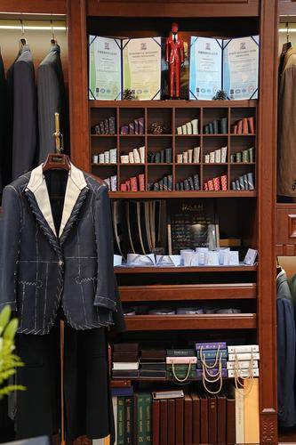 成都春梧秋桐服饰有限公司