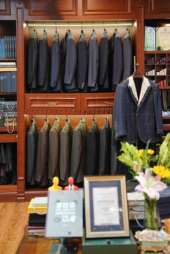 成都春梧秋桐服饰有限公司