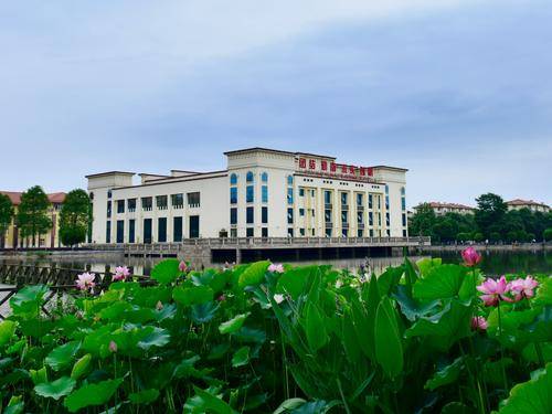 2026年国际本科学费全景解析：成都,四川,汇泽国际学院对接哪些海外大学/留学国际本科/不同项目成本实测对比