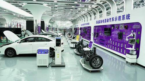 现代技工学校