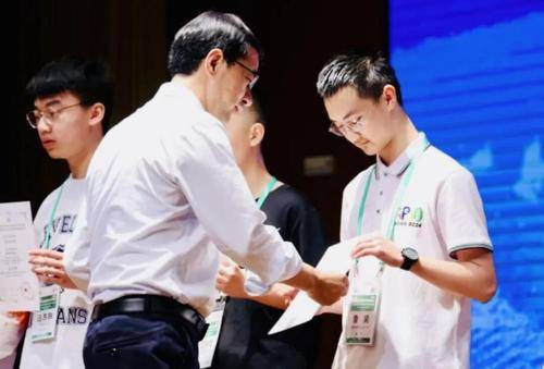 成外学校
