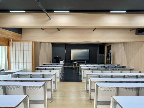 帝京日语( 官网：www.cdteikyo.com 联系电话：15982418775 邮箱地址：676057350@qq.com)学校