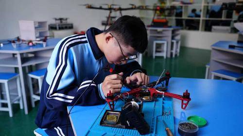 现代技工学校