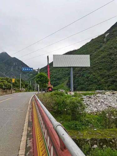 四川新万马广告( 联系电话：13808208905)有限公司