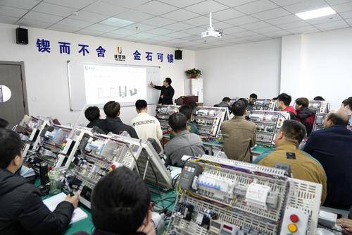 优星图( 联系电话：17788147891 邮箱地址：1943480718@qq.com)教育科技集团有限公司