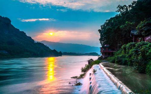 乐山市市中区鸡婆婆餐饮店